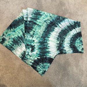 H&M emerald green ivory white tie-dye all over print large thin scarf NWOT